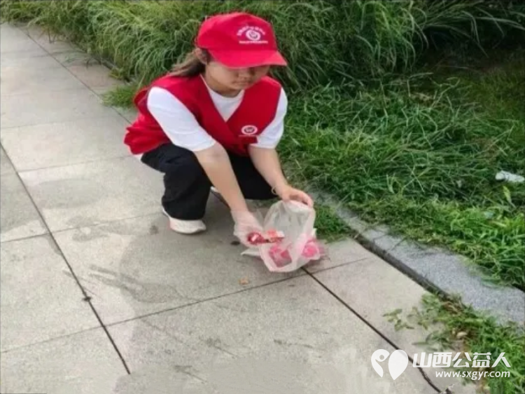 党建引领聚合力志愿服务进社区----临汾市文明交通志愿者协会庆八一文明实践活动开展文明交通劝导交通安全普法宣传垃圾分类志愿服务以实际行动助力文明城市创建 - 第26张 - 山西公益人 党建引领聚合力志愿服务进社区----临汾市文明交通志愿者协会庆八一文明实践活动开展文明交通劝导交通安全普法宣传垃圾分类志愿服务以实际行动助力文明城市创建 - 第26张