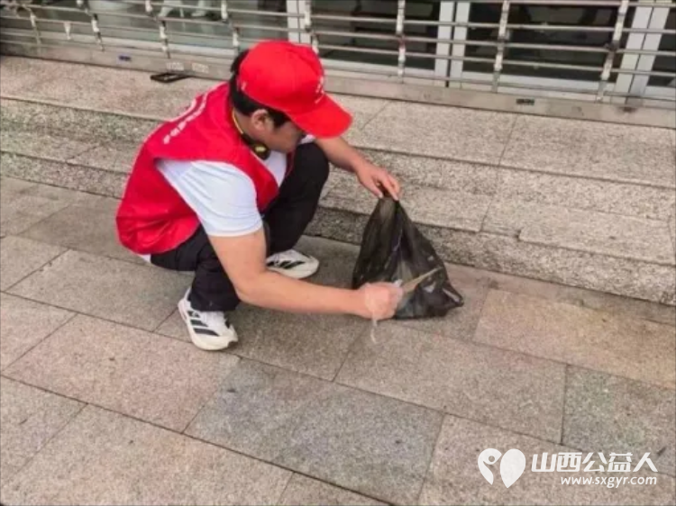 党建引领聚合力志愿服务进社区----临汾市文明交通志愿者协会庆八一文明实践活动开展文明交通劝导交通安全普法宣传垃圾分类志愿服务以实际行动助力文明城市创建 - 第25张 - 山西公益人 党建引领聚合力志愿服务进社区----临汾市文明交通志愿者协会庆八一文明实践活动开展文明交通劝导交通安全普法宣传垃圾分类志愿服务以实际行动助力文明城市创建 - 第25张