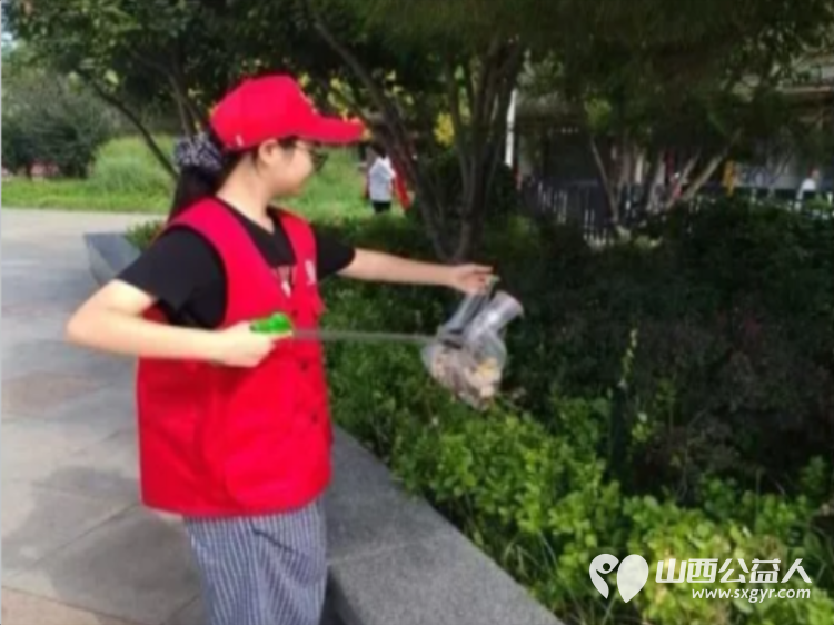 党建引领聚合力志愿服务进社区----临汾市文明交通志愿者协会庆八一文明实践活动开展文明交通劝导交通安全普法宣传垃圾分类志愿服务以实际行动助力文明城市创建 - 第23张 - 山西公益人 党建引领聚合力志愿服务进社区----临汾市文明交通志愿者协会庆八一文明实践活动开展文明交通劝导交通安全普法宣传垃圾分类志愿服务以实际行动助力文明城市创建 - 第23张