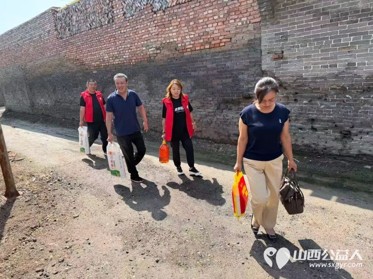 致敬军人情关爱夕阳红----介休市敬老协会八一主题慰问活动慰问退役军人7户准备了米面油等生活慰问品让每一位退役军人都能感受到党和政府的关怀 - 第15张 - 山西公益人 致敬军人情关爱夕阳红----介休市敬老协会八一主题慰问活动慰问退役军人7户准备了米面油等生活慰问品让每一位退役军人都能感受到党和政府的关怀 - 第15张