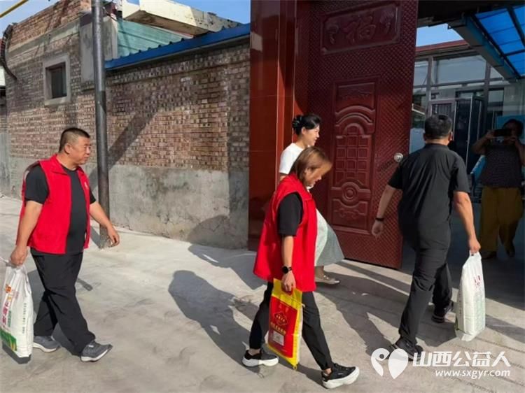 致敬军人情关爱夕阳红----介休市敬老协会八一主题慰问活动慰问退役军人7户准备了米面油等生活慰问品让每一位退役军人都能感受到党和政府的关怀 - 第14张 - 山西公益人 致敬军人情关爱夕阳红----介休市敬老协会八一主题慰问活动慰问退役军人7户准备了米面油等生活慰问品让每一位退役军人都能感受到党和政府的关怀 - 第14张