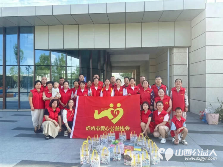 携手童心护生态文明宣传进公园----忻州市爱心公益协会牧马河生态公园志愿服务顺利开展50余名志愿者与福利院儿童结对同行捡拾纸屑塑料瓶烟头等废弃物在劳动实践中体会公益价值 - 第1张 - 山西公益人 携手童心护生态文明宣传进公园----忻州市爱心公益协会牧马河生态公园志愿服务顺利开展50余名志愿者与福利院儿童结对同行捡拾纸屑塑料瓶烟头等废弃物在劳动实践中体会公益价值 - 第1张