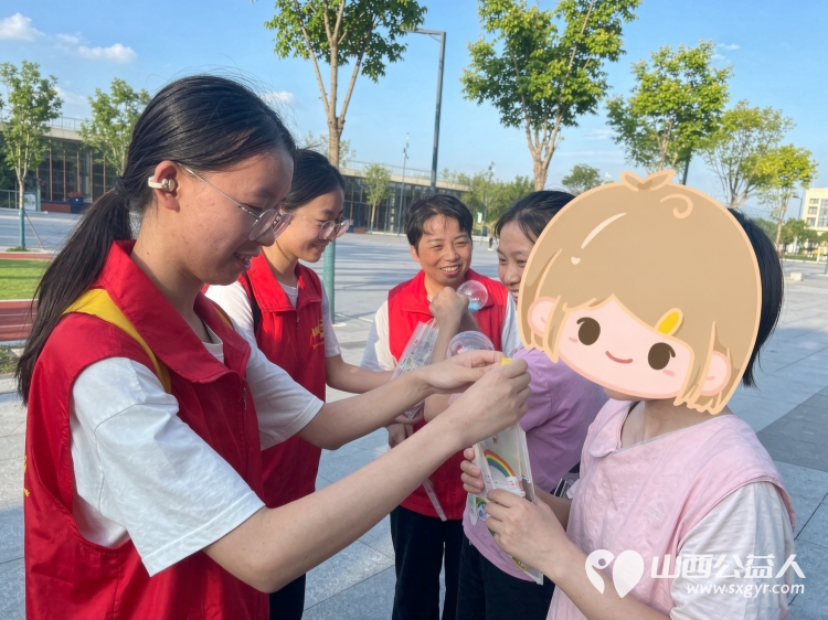 携手童心护生态文明宣传进公园----忻州市爱心公益协会牧马河生态公园志愿服务顺利开展50余名志愿者与福利院儿童结对同行捡拾纸屑塑料瓶烟头等废弃物在劳动实践中体会公益价值 - 第12张 - 山西公益人 携手童心护生态文明宣传进公园----忻州市爱心公益协会牧马河生态公园志愿服务顺利开展50余名志愿者与福利院儿童结对同行捡拾纸屑塑料瓶烟头等废弃物在劳动实践中体会公益价值 - 第12张