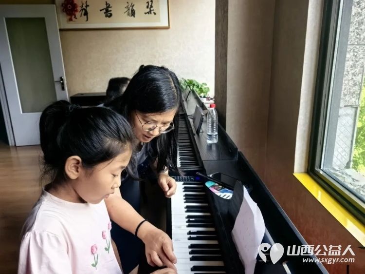 托管首周在学府社区遇见多彩暑假----吕梁市离石区青年志愿者协会受西属巴街道学府社区邀约承接社区暑期托管服务课业陪护安全科普传统文化艺术美育红色研学相互融合教学 - 第6张