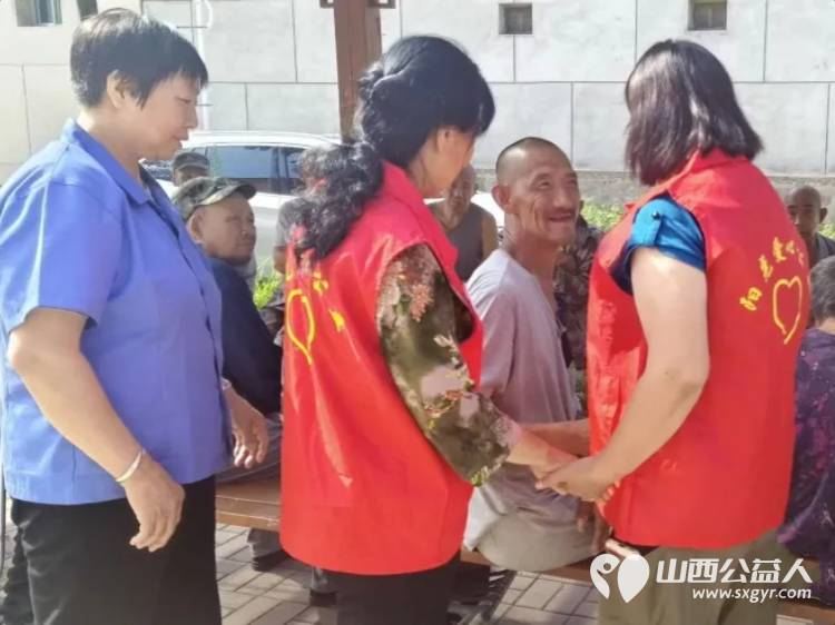 情暖八一致敬军魂----忻州市忻府区阳光爱心公益志愿服务队走进福寿康老年公寓为老军人们修剪头发修整指甲认真聆听老兵回忆往昔峥嵘岁月 - 第10张 - 山西公益人 情暖八一致敬军魂----忻州市忻府区阳光爱心公益志愿服务队走进福寿康老年公寓为老军人们修剪头发修整指甲认真聆听老兵回忆往昔峥嵘岁月 - 第10张