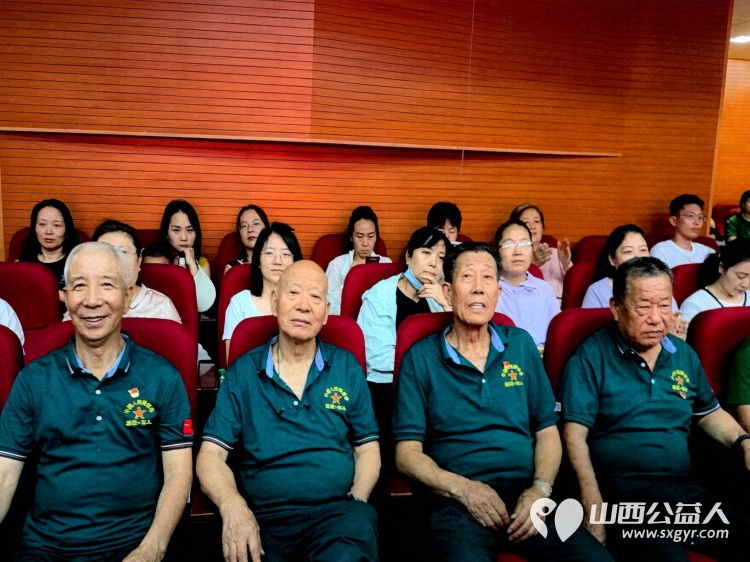 忠诚奉献铁血军魂----太原骑协退役军人志愿服务队参加省军区八一建军节活动和抗美援朝老兵吕良亲切交谈并观看精彩的文艺演出 - 第8张 - 山西公益人 忠诚奉献铁血军魂----太原骑协退役军人志愿服务队参加省军区八一建军节活动和抗美援朝老兵吕良亲切交谈并观看精彩的文艺演出 - 第8张