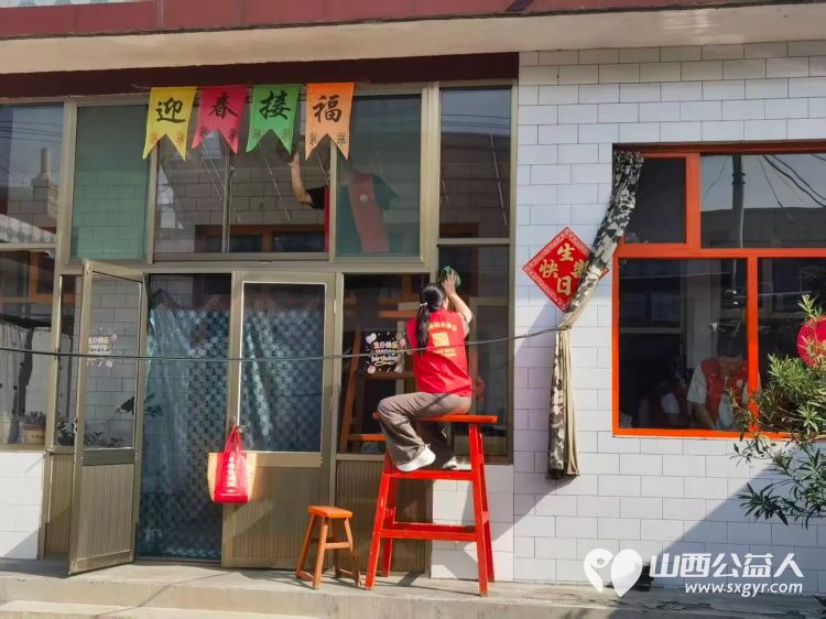 介休市敬老协会志愿者走进义安镇那村入户探访81岁李振荣老人家中为老人打扫室内外卫生刷洗锅碗瓢盆理发做饭包饺子 - 第12张 - 山西公益人 介休市敬老协会志愿者走进义安镇那村入户探访81岁李振荣老人家中为老人打扫室内外卫生刷洗锅碗瓢盆理发做饭包饺子 - 第12张
