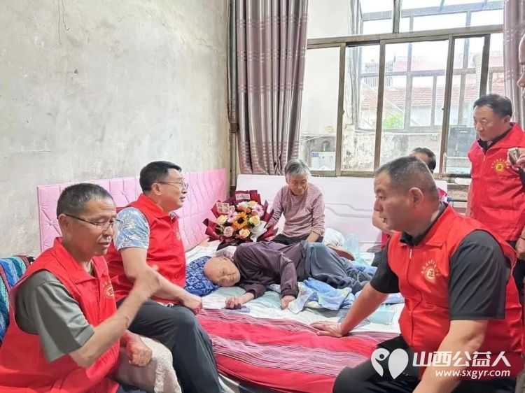 幸福生活来之不易八一慰问感恩前辈----长治市正能量公益协会志愿服务团队三队八一建军节探访慰问三位革命老军人祝福老军人福如东海寿比南山安享晚年 - 第4张 - 山西公益人 幸福生活来之不易八一慰问感恩前辈----长治市正能量公益协会志愿服务团队三队八一建军节探访慰问三位革命老军人祝福老军人福如东海寿比南山安享晚年 - 第4张