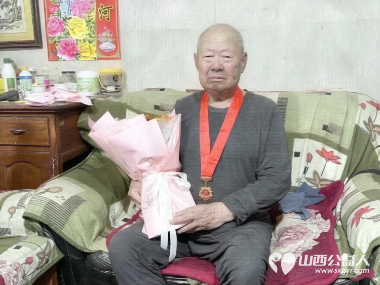 幸福生活来之不易八一慰问感恩前辈----长治市正能量公益协会志愿服务团队三队八一建军节探访慰问三位革命老军人祝福老军人福如东海寿比南山安享晚年 - 第10张 - 山西公益人 幸福生活来之不易八一慰问感恩前辈----长治市正能量公益协会志愿服务团队三队八一建军节探访慰问三位革命老军人祝福老军人福如东海寿比南山安享晚年 - 第10张