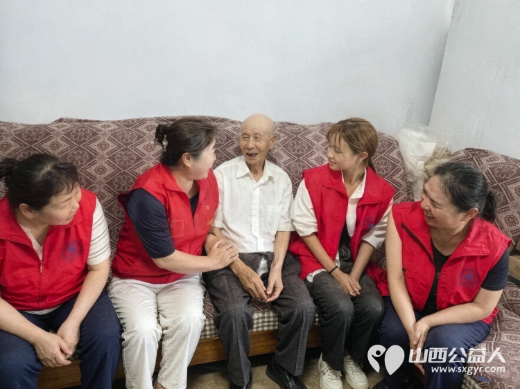 致敬革命功臣暖心关怀送上门----忻州春晖公益活动站走访慰问97岁解放战争老兵王俏昌细心送上慰问物资围坐在老人身边亲切交谈聆听红色往事致敬峥嵘岁月 - 第10张 - 山西公益人 致敬革命功臣暖心关怀送上门----忻州春晖公益活动站走访慰问97岁解放战争老兵王俏昌细心送上慰问物资围坐在老人身边亲切交谈聆听红色往事致敬峥嵘岁月 - 第10张