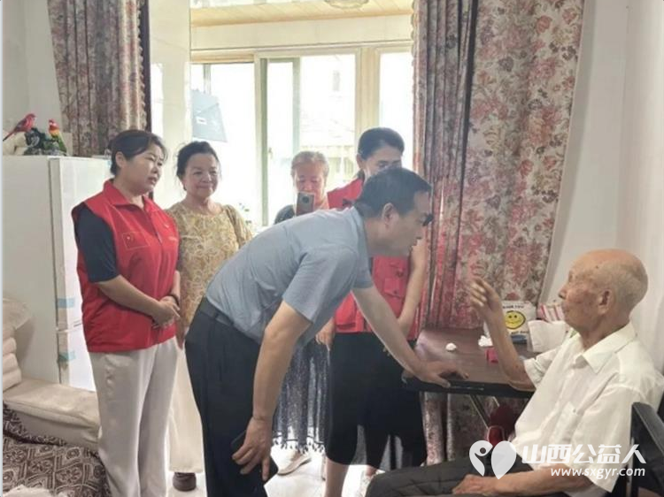 致敬革命功臣暖心关怀送上门----忻州春晖公益活动站走访慰问97岁解放战争老兵王俏昌细心送上慰问物资围坐在老人身边亲切交谈聆听红色往事致敬峥嵘岁月 - 第7张 - 山西公益人 致敬革命功臣暖心关怀送上门----忻州春晖公益活动站走访慰问97岁解放战争老兵王俏昌细心送上慰问物资围坐在老人身边亲切交谈聆听红色往事致敬峥嵘岁月 - 第7张