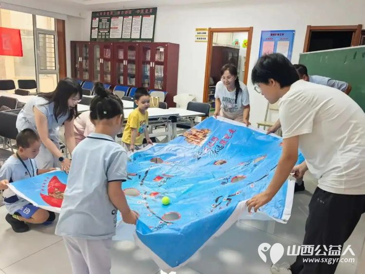 重走长征路同心护火种----太原市文华苑社区开展八一亲子心理主题团辅公益活动把红色教育与亲子互动心理疏导相结合 - 第3张 - 山西公益人 重走长征路同心护火种----太原市文华苑社区开展八一亲子心理主题团辅公益活动把红色教育与亲子互动心理疏导相结合 - 第3张