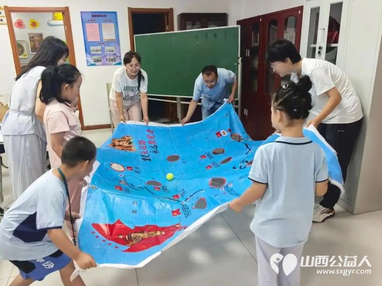 重走长征路同心护火种----太原市文华苑社区开展八一亲子心理主题团辅公益活动把红色教育与亲子互动心理疏导相结合 - 第2张 - 山西公益人 重走长征路同心护火种----太原市文华苑社区开展八一亲子心理主题团辅公益活动把红色教育与亲子互动心理疏导相结合 - 第2张