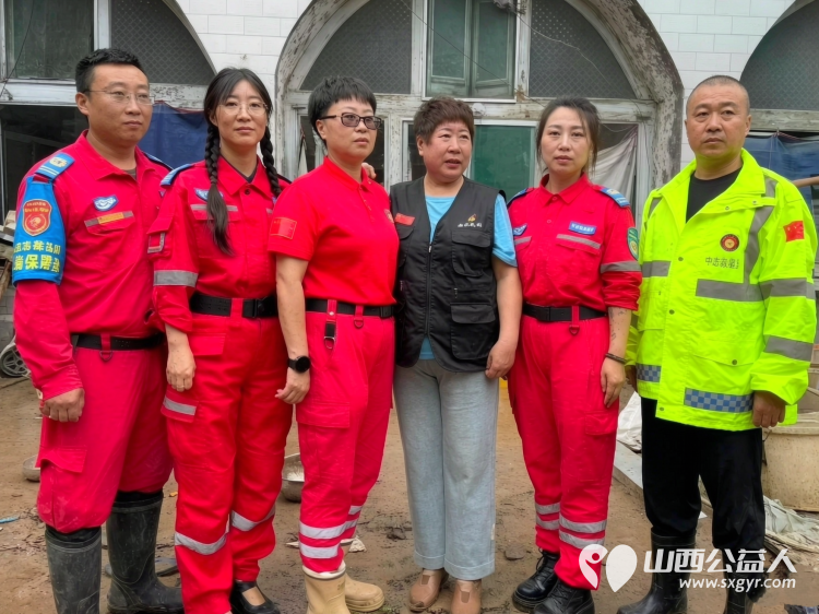 风雨无情暖意在爱心慰问进乡村|吕梁市中志协救援队联合多方力量走访慰问离石前马家村受涝家庭慰问7户家中进水较为严重的村民家庭送去米面粮油速食物资以实际行动纾解群众难题 - 第1张 - 山西公益人 风雨无情暖意在爱心慰问进乡村|吕梁市中志协救援队联合多方力量走访慰问离石前马家村受涝家庭慰问7户家中进水较为严重的村民家庭送去米面粮油速食物资以实际行动纾解群众难题 - 第1张