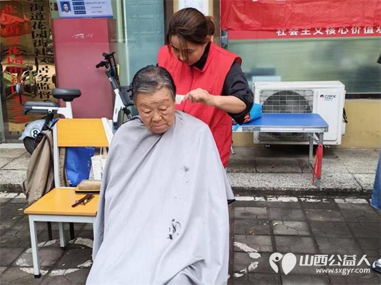 志愿服务进社区健康活动暖人心----2026年8月5日介休市敬老协会走进北坛街道花园街社区为社区所有老人爱心理发义诊等多项贴心服务 - 第11张