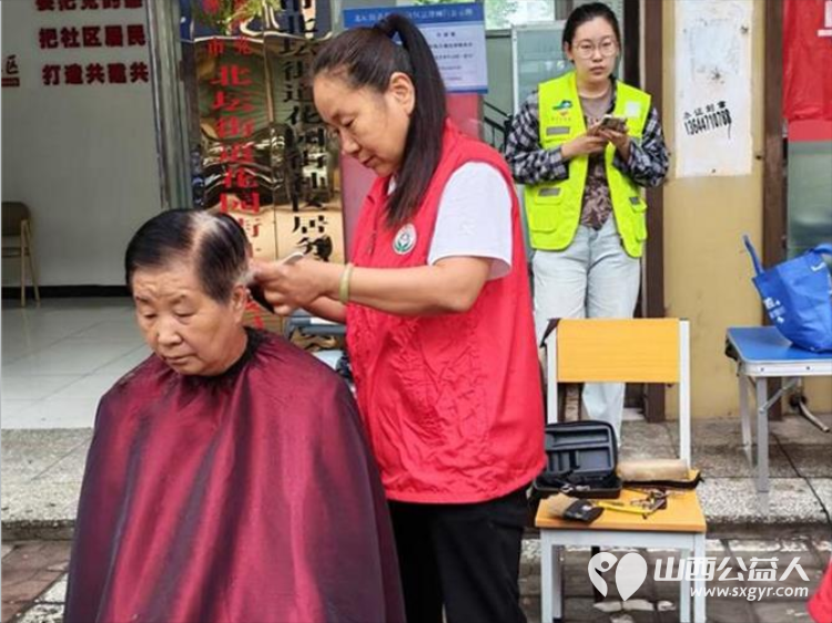 志愿服务进社区健康活动暖人心----2026年8月5日介休市敬老协会走进北坛街道花园街社区为社区所有老人爱心理发义诊等多项贴心服务 - 第9张