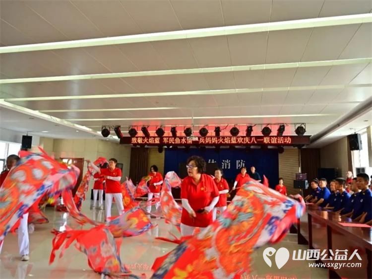 介休市老年体协舞龙专委会携手介休市梁秀娥兵妈妈团队走进介休市消防救援大队进行八一拥军慰问活动 - 第6张 - 山西公益人 介休市老年体协舞龙专委会携手介休市梁秀娥兵妈妈团队走进介休市消防救援大队进行八一拥军慰问活动 - 第6张