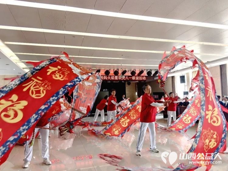 介休市老年体协舞龙专委会携手介休市梁秀娥兵妈妈团队走进介休市消防救援大队进行八一拥军慰问活动 - 第5张 - 山西公益人 介休市老年体协舞龙专委会携手介休市梁秀娥兵妈妈团队走进介休市消防救援大队进行八一拥军慰问活动 - 第5张