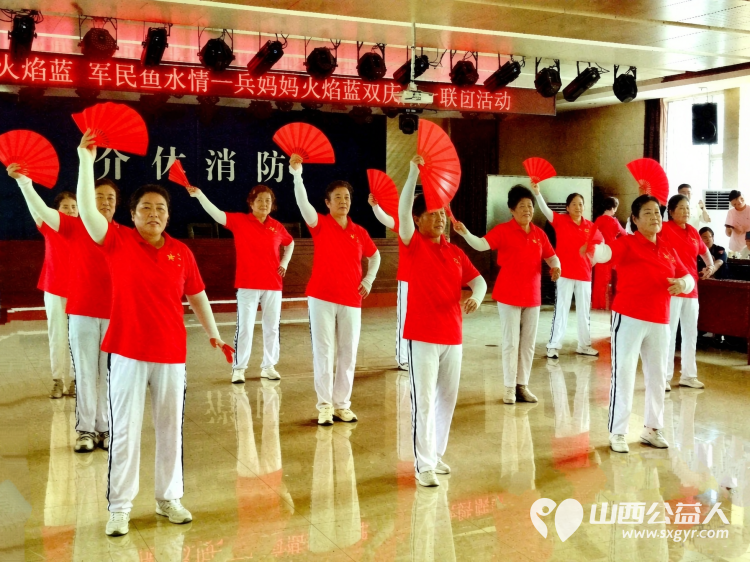 介休市老年体协舞龙专委会携手介休市梁秀娥兵妈妈团队走进介休市消防救援大队进行八一拥军慰问活动 - 第2张 - 山西公益人 介休市老年体协舞龙专委会携手介休市梁秀娥兵妈妈团队走进介休市消防救援大队进行八一拥军慰问活动 - 第2张