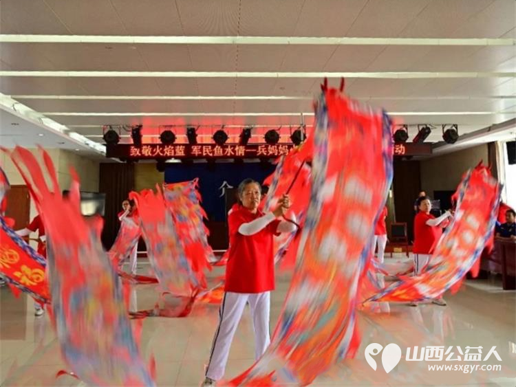 介休市老年体协舞龙专委会携手介休市梁秀娥兵妈妈团队走进介休市消防救援大队进行八一拥军慰问活动 - 第3张 - 山西公益人 介休市老年体协舞龙专委会携手介休市梁秀娥兵妈妈团队走进介休市消防救援大队进行八一拥军慰问活动 - 第3张