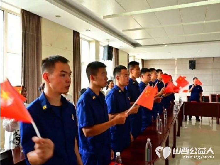 介休市老年体协舞龙专委会携手介休市梁秀娥兵妈妈团队走进介休市消防救援大队进行八一拥军慰问活动 - 第7张 - 山西公益人 介休市老年体协舞龙专委会携手介休市梁秀娥兵妈妈团队走进介休市消防救援大队进行八一拥军慰问活动 - 第7张