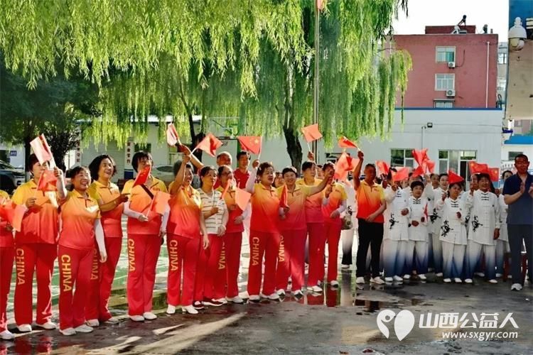 介休市老年体协舞龙专委会携手介休市梁秀娥兵妈妈团队走进武警介休中队开展八一拥军慰问演出 - 第9张 - 山西公益人 介休市老年体协舞龙专委会携手介休市梁秀娥兵妈妈团队走进武警介休中队开展八一拥军慰问演出 - 第9张