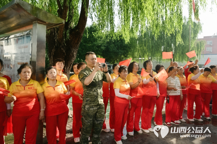 介休市老年体协舞龙专委会携手介休市梁秀娥兵妈妈团队走进武警介休中队开展八一拥军慰问演出 - 第8张 - 山西公益人 介休市老年体协舞龙专委会携手介休市梁秀娥兵妈妈团队走进武警介休中队开展八一拥军慰问演出 - 第8张