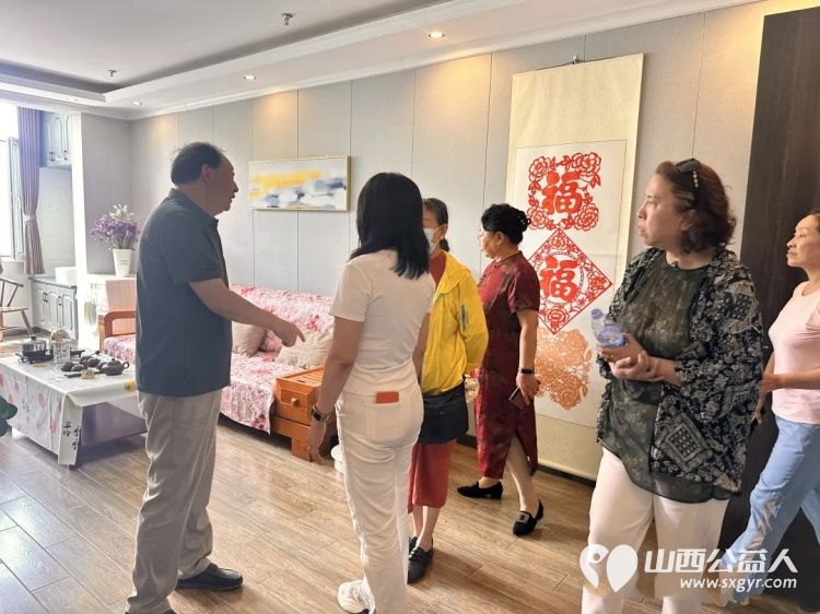 炎炎夏日送甜桃爱心善举暖人心----山西省福利养老机构联合会携山西大康家俱公司来杏花岭区比家美慈爱养护院开展爱心捐赠活动为长者送来20箱共计两百多斤新鲜桃子 - 第9张 - 山西公益人 炎炎夏日送甜桃爱心善举暖人心----山西省福利养老机构联合会携山西大康家俱公司来杏花岭区比家美慈爱养护院开展爱心捐赠活动为长者送来20箱共计两百多斤新鲜桃子 - 第9张