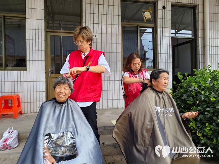 寿阳县卡卡公益志愿者协会携手众享商贸有限公司走出寿阳走进榆次区东赵乡榆三庄村开展2026传递温暖服务邻里共建和谐美好家园活动 - 第6张