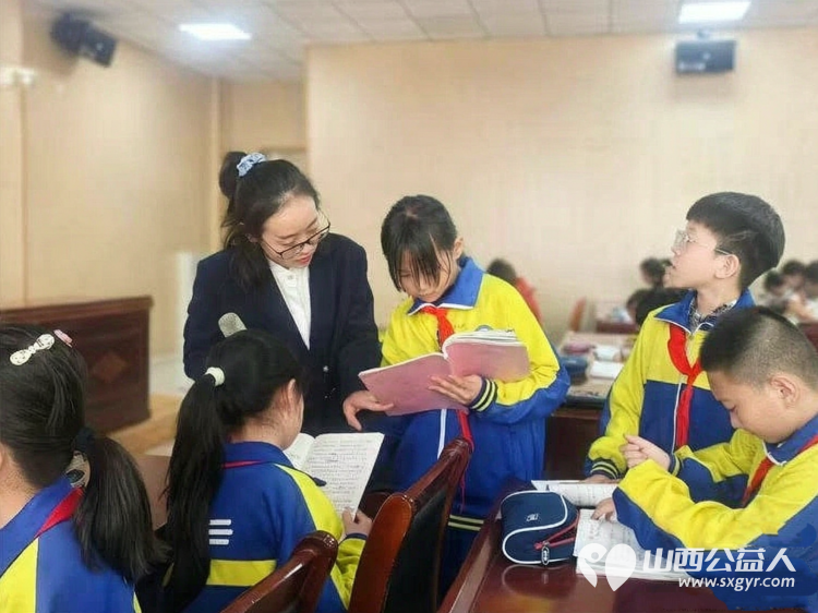 晨光里的问候岁月里的陪伴----中国妇女报记录山西省太原市晋源区第八实验小学校党支部书记校长李雁鸿 - 第12张 - 山西公益人 晨光里的问候岁月里的陪伴----中国妇女报记录山西省太原市晋源区第八实验小学校党支部书记校长李雁鸿 - 第12张