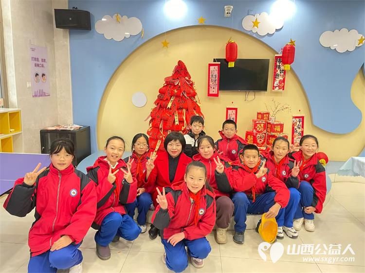 晨光里的问候岁月里的陪伴----中国妇女报记录山西省太原市晋源区第八实验小学校党支部书记校长李雁鸿 - 第2张 - 山西公益人 晨光里的问候岁月里的陪伴----中国妇女报记录山西省太原市晋源区第八实验小学校党支部书记校长李雁鸿 - 第2张
