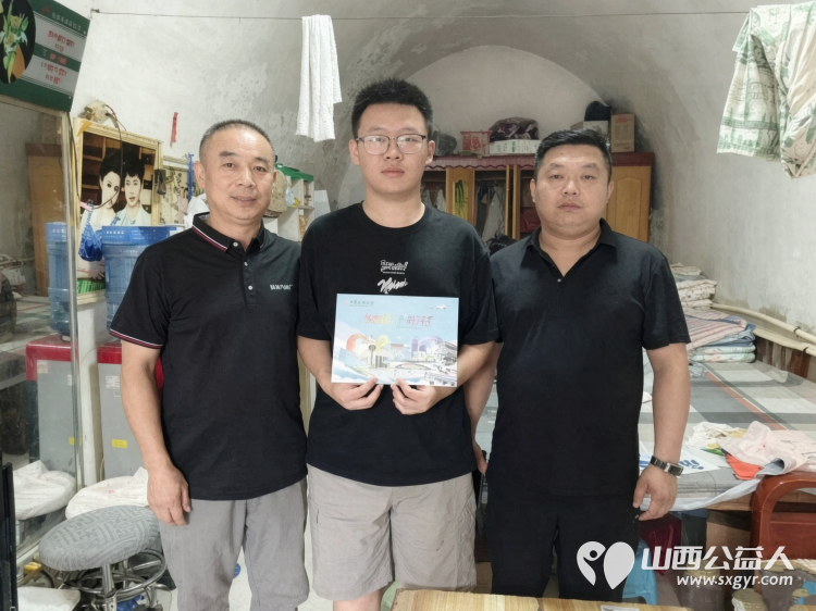八年爱心相守圆梦青春启航----石楼县青年志愿者协会和国良关爱基金助力高名宇圆梦大学送去2000元助学金祝贺他成功考入中国民航大学 - 第1张 - 山西公益人 八年爱心相守圆梦青春启航----石楼县青年志愿者协会和国良关爱基金助力高名宇圆梦大学送去2000元助学金祝贺他成功考入中国民航大学 - 第1张