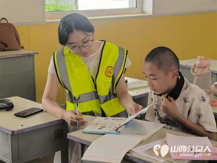 8月8日为切实解决辖区群众暑期青少年看护难问题共青团文水县委联合文水县爱心帮扶志愿者协会暑期公益托管项目岳村学校爱心托管班进行中 - 第2张 - 山西公益人 8月8日为切实解决辖区群众暑期青少年看护难问题共青团文水县委联合文水县爱心帮扶志愿者协会暑期公益托管项目岳村学校爱心托管班进行中 - 第2张
