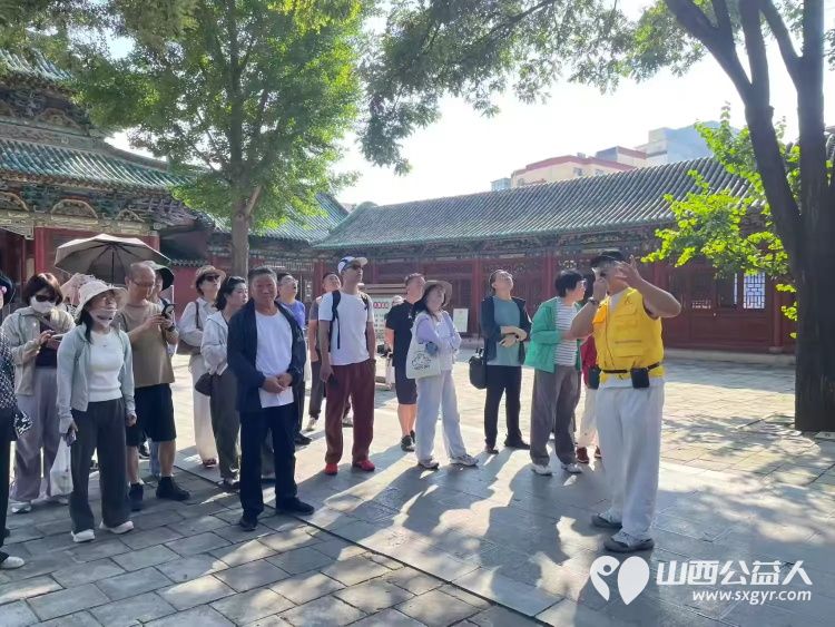 立秋次日凉风吹志愿讲解暖游人----长治市文保服务中心组织志愿者在城隍庙开展公益义务讲解服务让游客读懂这片古建的独特魅力 - 第11张 - 山西公益人 立秋次日凉风吹志愿讲解暖游人----长治市文保服务中心组织志愿者在城隍庙开展公益义务讲解服务让游客读懂这片古建的独特魅力 - 第11张
