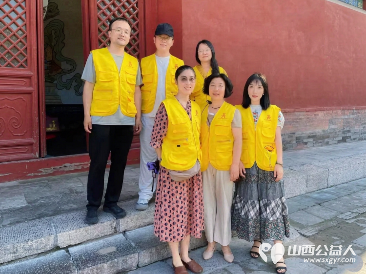 立秋次日凉风吹志愿讲解暖游人----长治市文保服务中心组织志愿者在城隍庙开展公益义务讲解服务让游客读懂这片古建的独特魅力 - 第1张 - 山西公益人 立秋次日凉风吹志愿讲解暖游人----长治市文保服务中心组织志愿者在城隍庙开展公益义务讲解服务让游客读懂这片古建的独特魅力 - 第1张