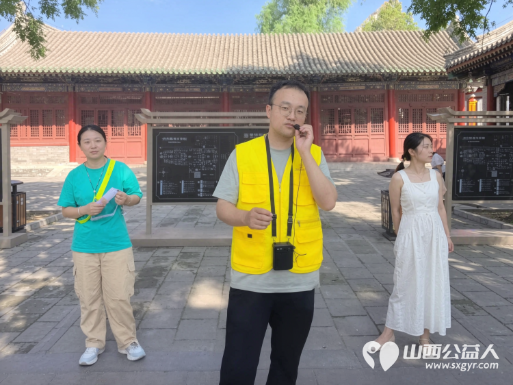 立秋次日凉风吹志愿讲解暖游人----长治市文保服务中心组织志愿者在城隍庙开展公益义务讲解服务让游客读懂这片古建的独特魅力 - 第8张 - 山西公益人 立秋次日凉风吹志愿讲解暖游人----长治市文保服务中心组织志愿者在城隍庙开展公益义务讲解服务让游客读懂这片古建的独特魅力 - 第8张
