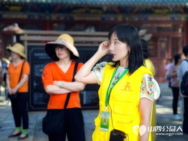 立秋次日凉风吹志愿讲解暖游人----长治市文保服务中心组织志愿者在城隍庙开展公益义务讲解服务让游客读懂这片古建的独特魅力 - 第5张 - 山西公益人 立秋次日凉风吹志愿讲解暖游人----长治市文保服务中心组织志愿者在城隍庙开展公益义务讲解服务让游客读懂这片古建的独特魅力 - 第5张
