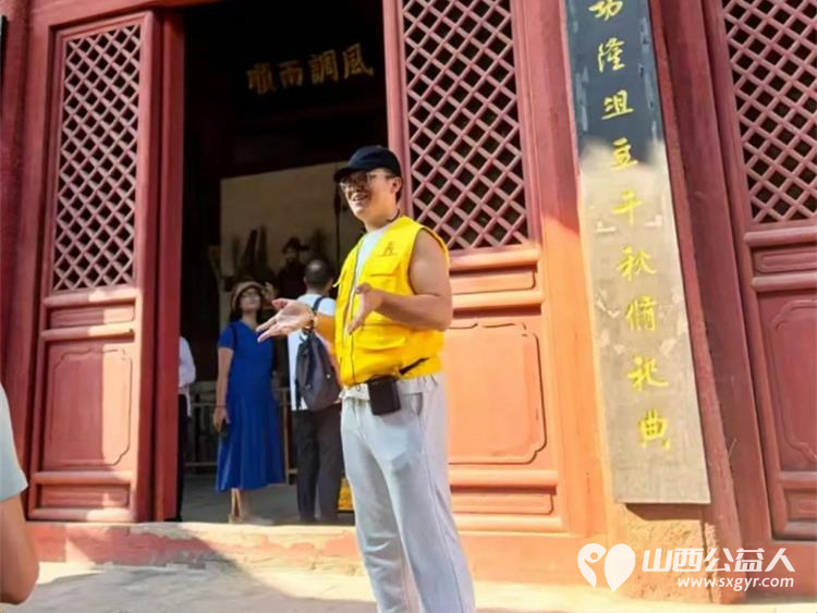 立秋次日凉风吹志愿讲解暖游人----长治市文保服务中心组织志愿者在城隍庙开展公益义务讲解服务让游客读懂这片古建的独特魅力 - 第7张 - 山西公益人 立秋次日凉风吹志愿讲解暖游人----长治市文保服务中心组织志愿者在城隍庙开展公益义务讲解服务让游客读懂这片古建的独特魅力 - 第7张