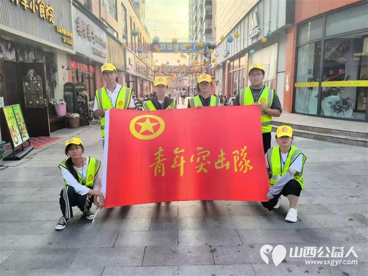 8月10日文水县爱心帮扶志愿者协会突击队的志愿者继续值守东门红绿灯下疏导交通维护通行秩序 - 第1张 - 山西公益人 8月10日文水县爱心帮扶志愿者协会突击队的志愿者继续值守东门红绿灯下疏导交通维护通行秩序 - 第1张