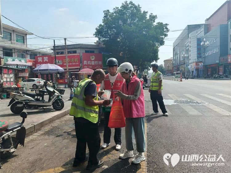 秋启新序送关爱致敬一线环卫人｜文水县爱心帮扶志愿者协会开展关爱环卫工人送清凉志愿服务活动包含矿泉水橘子粉洗衣液护手霜洗洁精香皂以及爱心手提袋 - 第9张