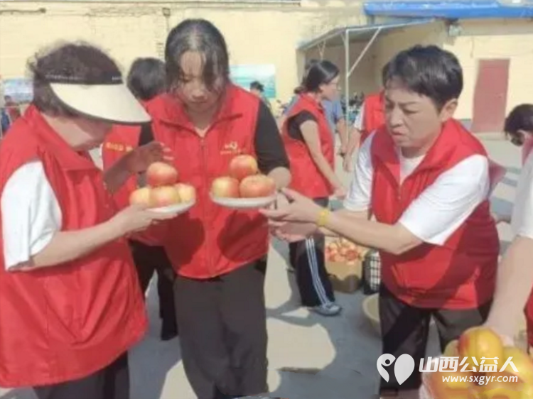 致敬老兵传承红色血脉同心拥军共叙鱼水深情----忻州市爱心公益协会走进南胡村开展拥军慰问文艺演出志愿者依照帮扶名单分装慰问物资送到村内11位重点帮扶对象手中 - 第49张 - 山西公益人 致敬老兵传承红色血脉同心拥军共叙鱼水深情----忻州市爱心公益协会走进南胡村开展拥军慰问文艺演出志愿者依照帮扶名单分装慰问物资送到村内11位重点帮扶对象手中 - 第49张