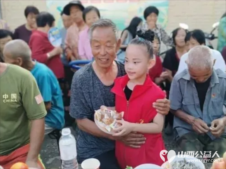 致敬老兵传承红色血脉同心拥军共叙鱼水深情----忻州市爱心公益协会走进南胡村开展拥军慰问文艺演出志愿者依照帮扶名单分装慰问物资送到村内11位重点帮扶对象手中 - 第18张 - 山西公益人 致敬老兵传承红色血脉同心拥军共叙鱼水深情----忻州市爱心公益协会走进南胡村开展拥军慰问文艺演出志愿者依照帮扶名单分装慰问物资送到村内11位重点帮扶对象手中 - 第18张