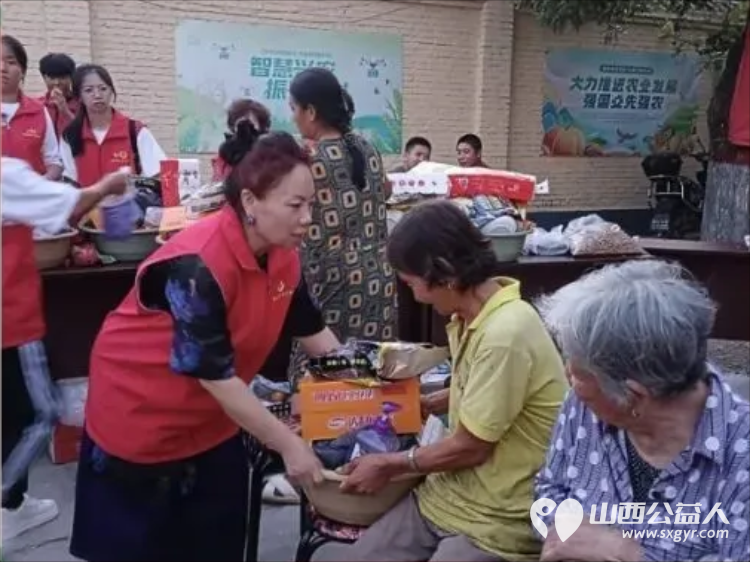 致敬老兵传承红色血脉同心拥军共叙鱼水深情----忻州市爱心公益协会走进南胡村开展拥军慰问文艺演出志愿者依照帮扶名单分装慰问物资送到村内11位重点帮扶对象手中 - 第29张 - 山西公益人 致敬老兵传承红色血脉同心拥军共叙鱼水深情----忻州市爱心公益协会走进南胡村开展拥军慰问文艺演出志愿者依照帮扶名单分装慰问物资送到村内11位重点帮扶对象手中 - 第29张