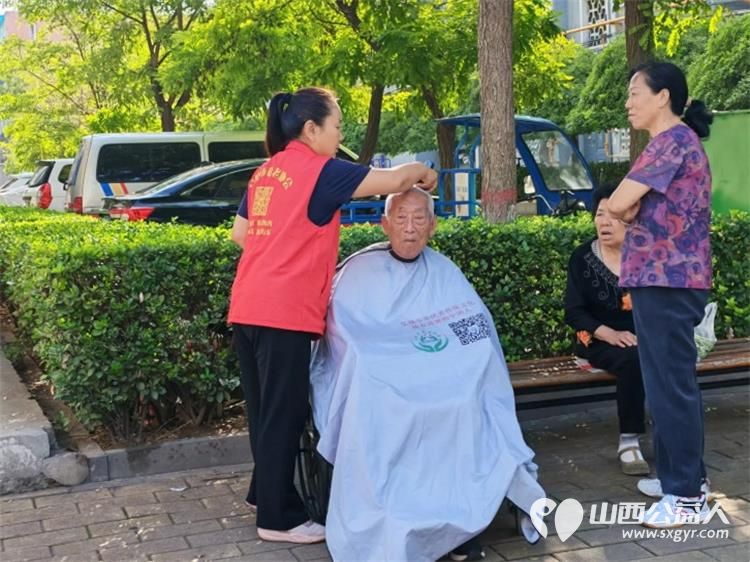 志愿服务进社区健康活动暖人心----2026年8月13日介休市敬老协会志愿者在西南街道南河沿社区践行为老服务理念为社区所有老人爱心理发义诊等多项贴心服务 - 第16张