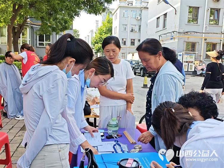 志愿服务进社区健康活动暖人心----2026年8月13日介休市敬老协会志愿者在西南街道南河沿社区践行为老服务理念为社区所有老人爱心理发义诊等多项贴心服务 - 第34张