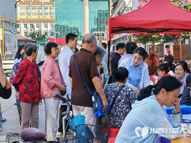 志愿服务进社区健康活动暖人心----2026年8月13日介休市敬老协会志愿者在西南街道南河沿社区践行为老服务理念为社区所有老人爱心理发义诊等多项贴心服务 - 第32张