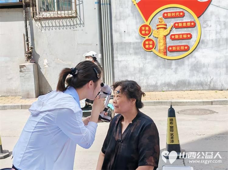 志愿服务进社区健康活动暖人心----2026年8月13日介休市敬老协会志愿者在西南街道南河沿社区践行为老服务理念为社区所有老人爱心理发义诊等多项贴心服务 - 第27张