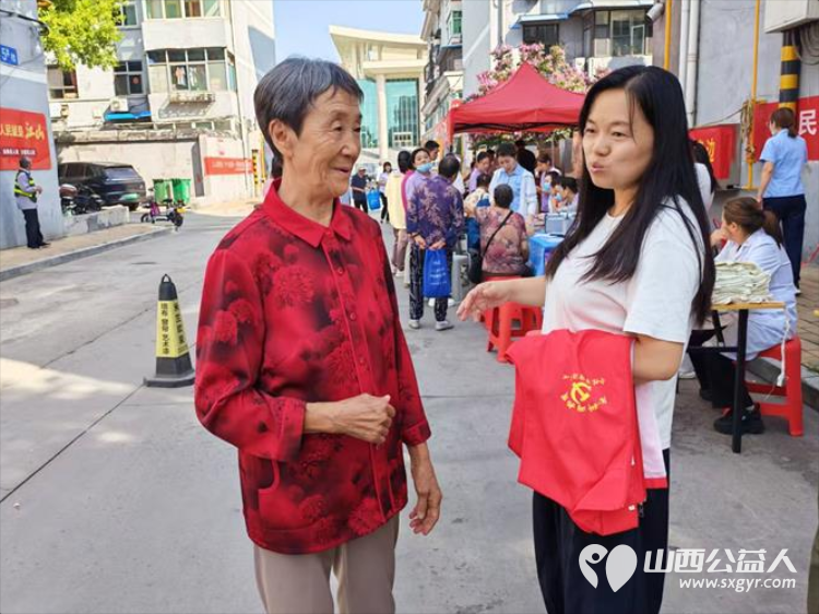 志愿服务进社区健康活动暖人心----2026年8月13日介休市敬老协会志愿者在西南街道南河沿社区践行为老服务理念为社区所有老人爱心理发义诊等多项贴心服务 - 第23张