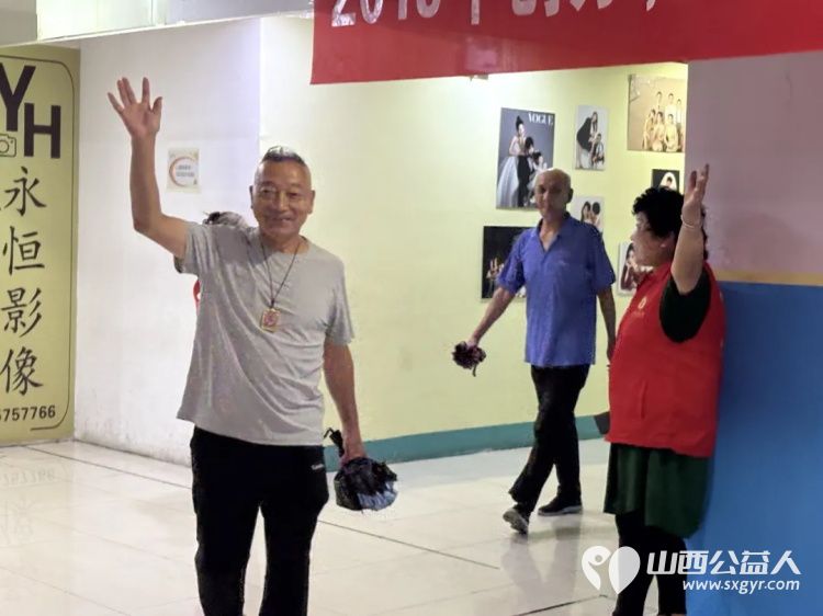阳泉市义工联合会携阳泉九达国际影城邀请85位老人免费观看了热播电影功夫女足陪老人们看一场电影让温暖陪伴点亮老人们的幸福时光 - 第3张 - 山西公益人 阳泉市义工联合会携阳泉九达国际影城邀请85位老人免费观看了热播电影功夫女足陪老人们看一场电影让温暖陪伴点亮老人们的幸福时光 - 第3张
