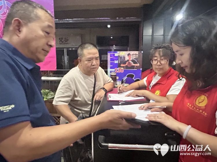 阳泉市义工联合会携阳泉九达国际影城邀请85位老人免费观看了热播电影功夫女足陪老人们看一场电影让温暖陪伴点亮老人们的幸福时光 - 第5张 - 山西公益人 阳泉市义工联合会携阳泉九达国际影城邀请85位老人免费观看了热播电影功夫女足陪老人们看一场电影让温暖陪伴点亮老人们的幸福时光 - 第5张